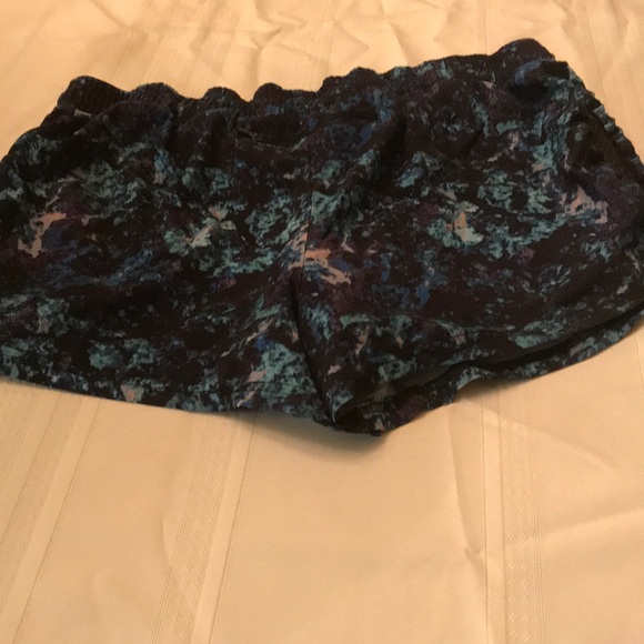 Fabletics Shorts - Picture 3 of 5